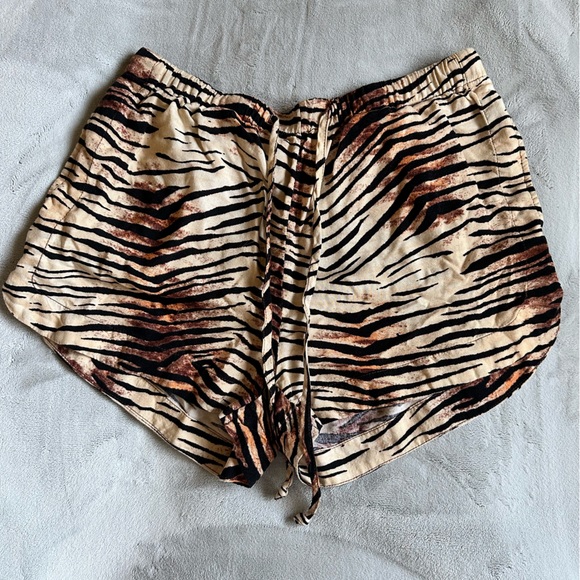 RVCA tiger print shorts - Picture 1 of 2